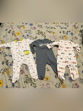 Carter's 6month Footed Pajamas 3 pair